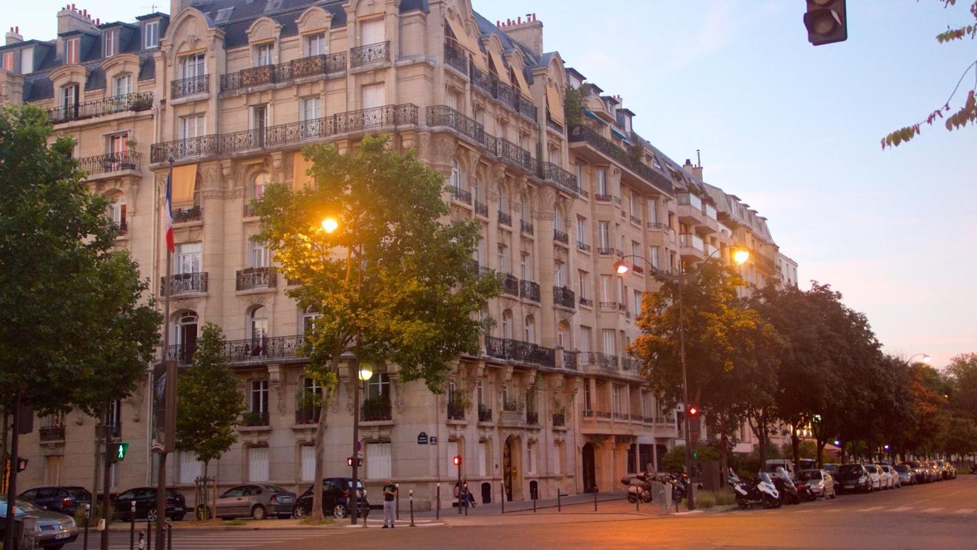 Stunning Apartment Near Eiffel Tower Paris Exterior photo