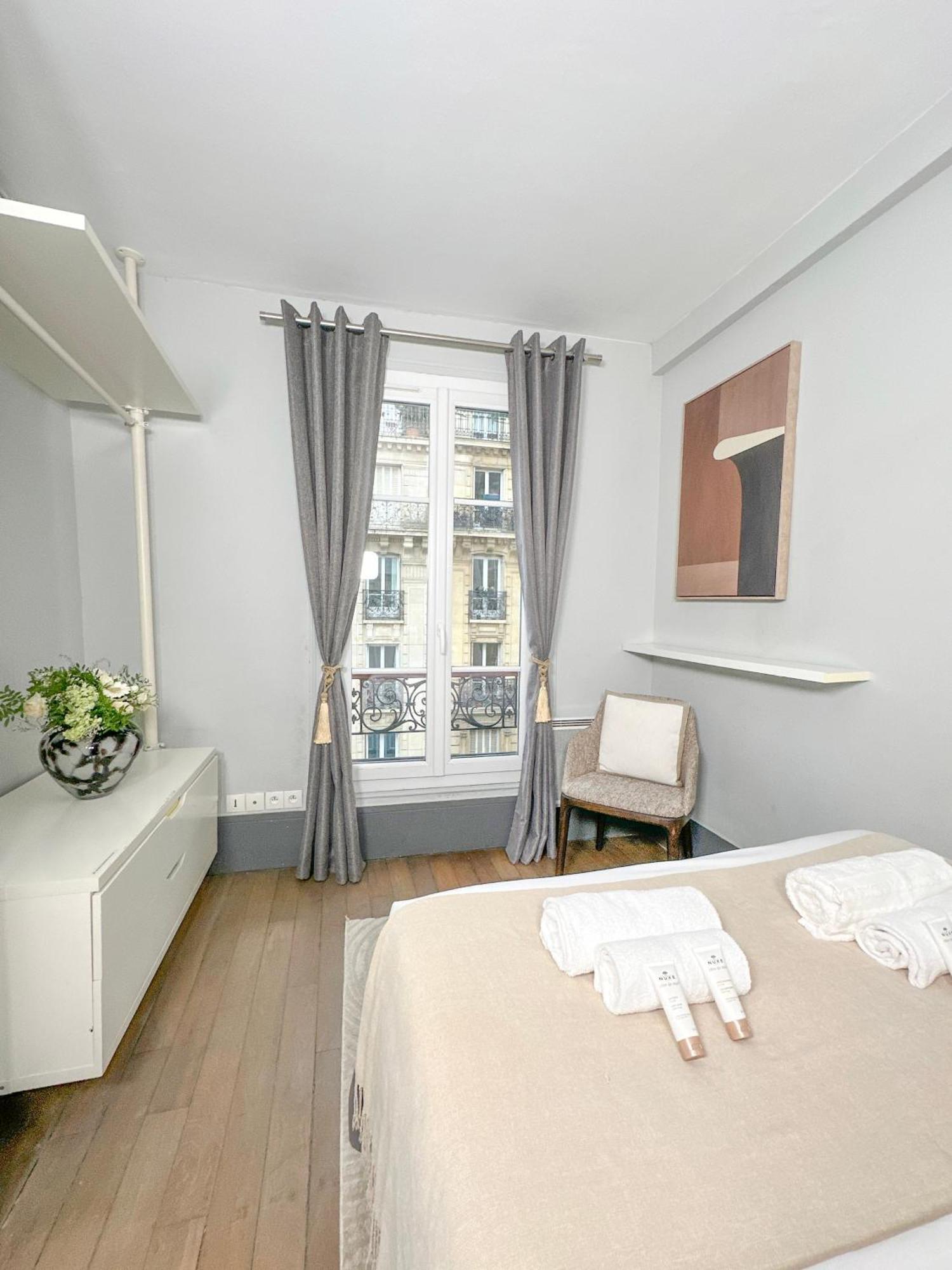 Stunning Apartment Near Eiffel Tower Paris Exterior photo